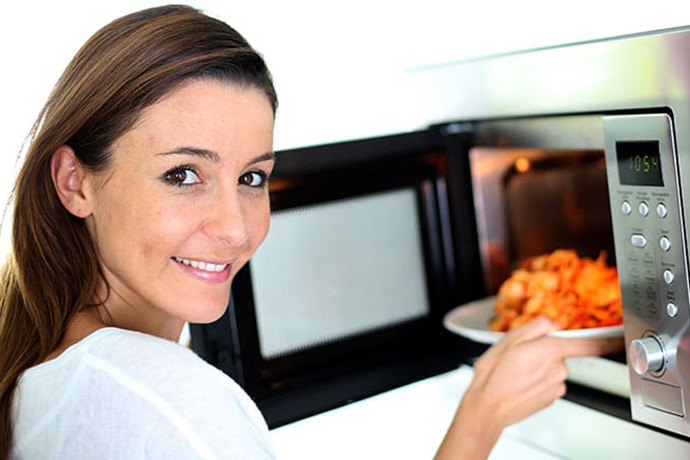 11 Things You Should Really Never Microwave